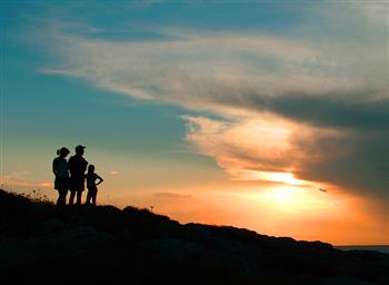 famiglia in controluce. (flavia franceschini)